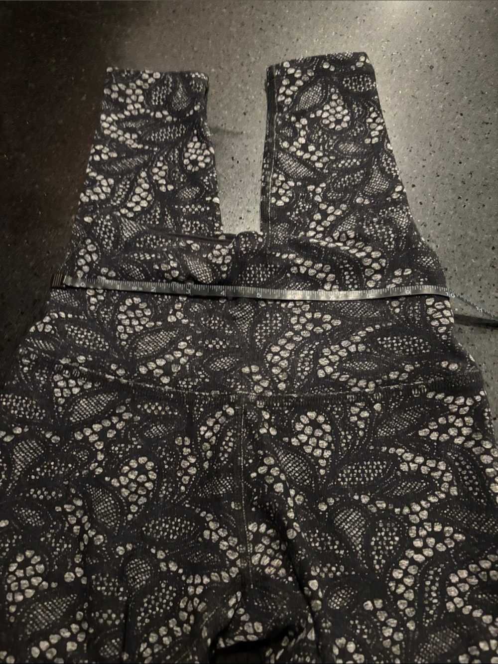 Beyond Yoga Women's Black and White Patterned leggings